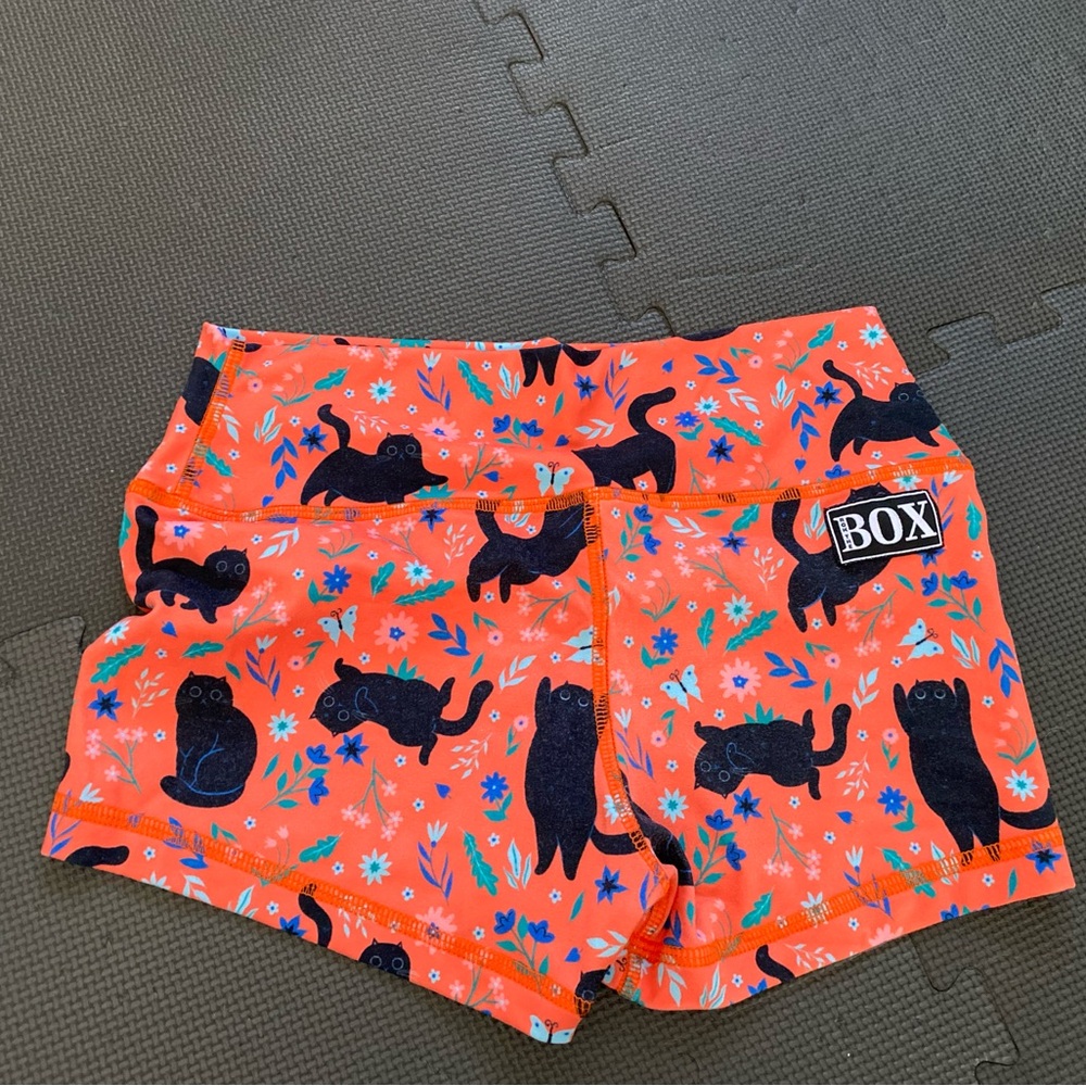Rok the box shorts, M